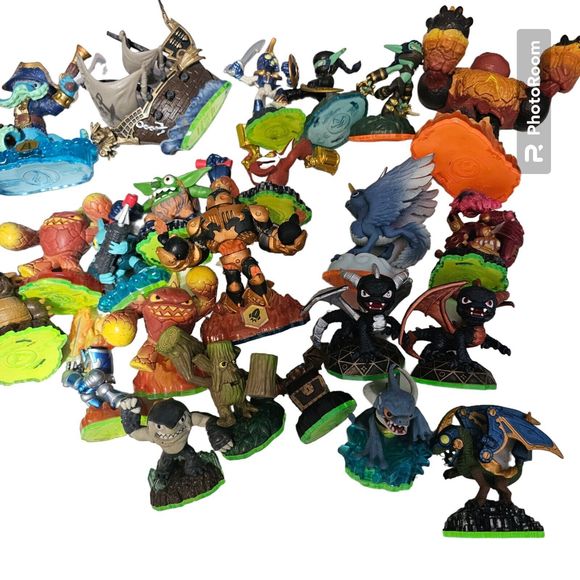 Skylanders Set, 23 characters, skylander portal, bag included as shown. - Picture 1 of 7